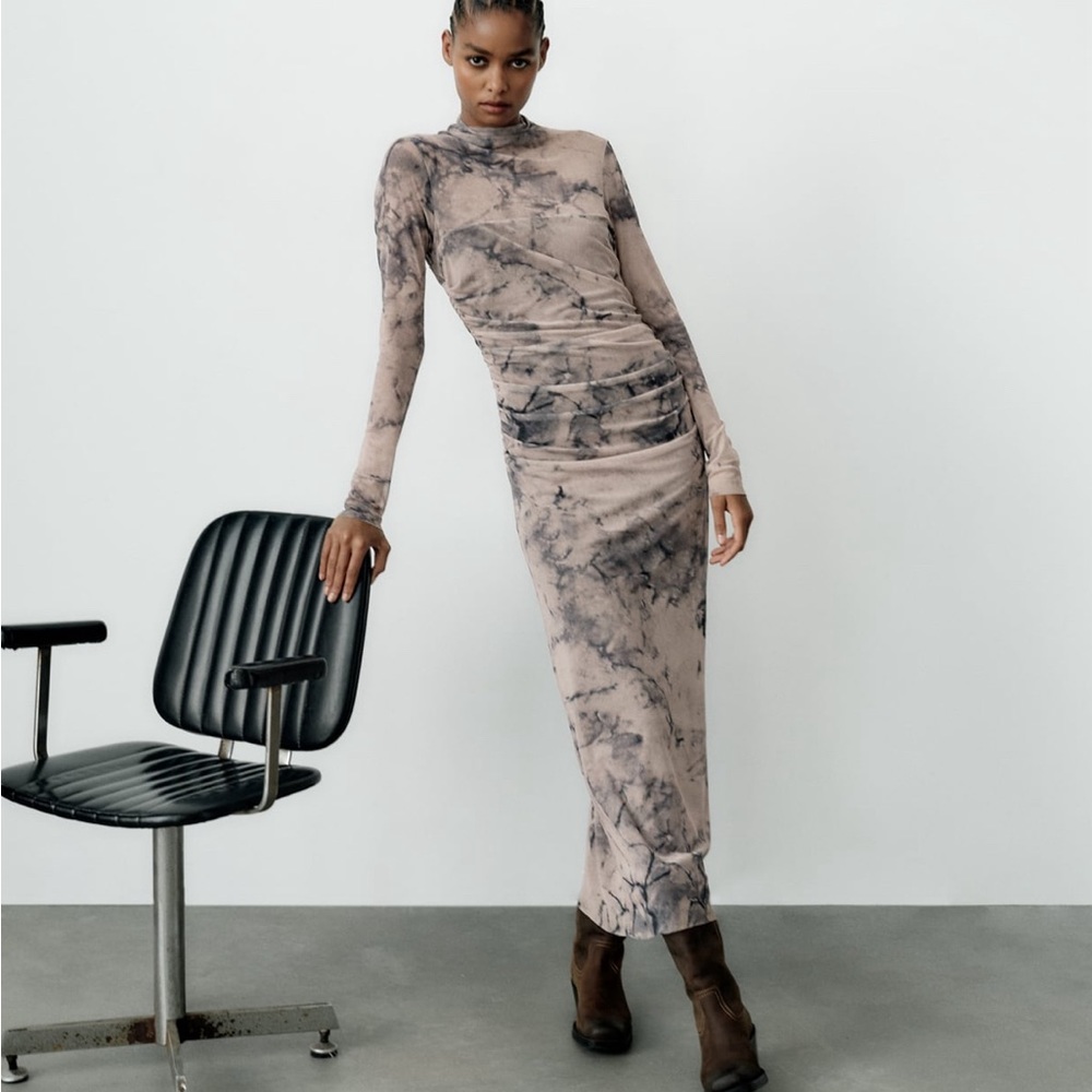 Beautiful Zara dress. Medium and sold out online!